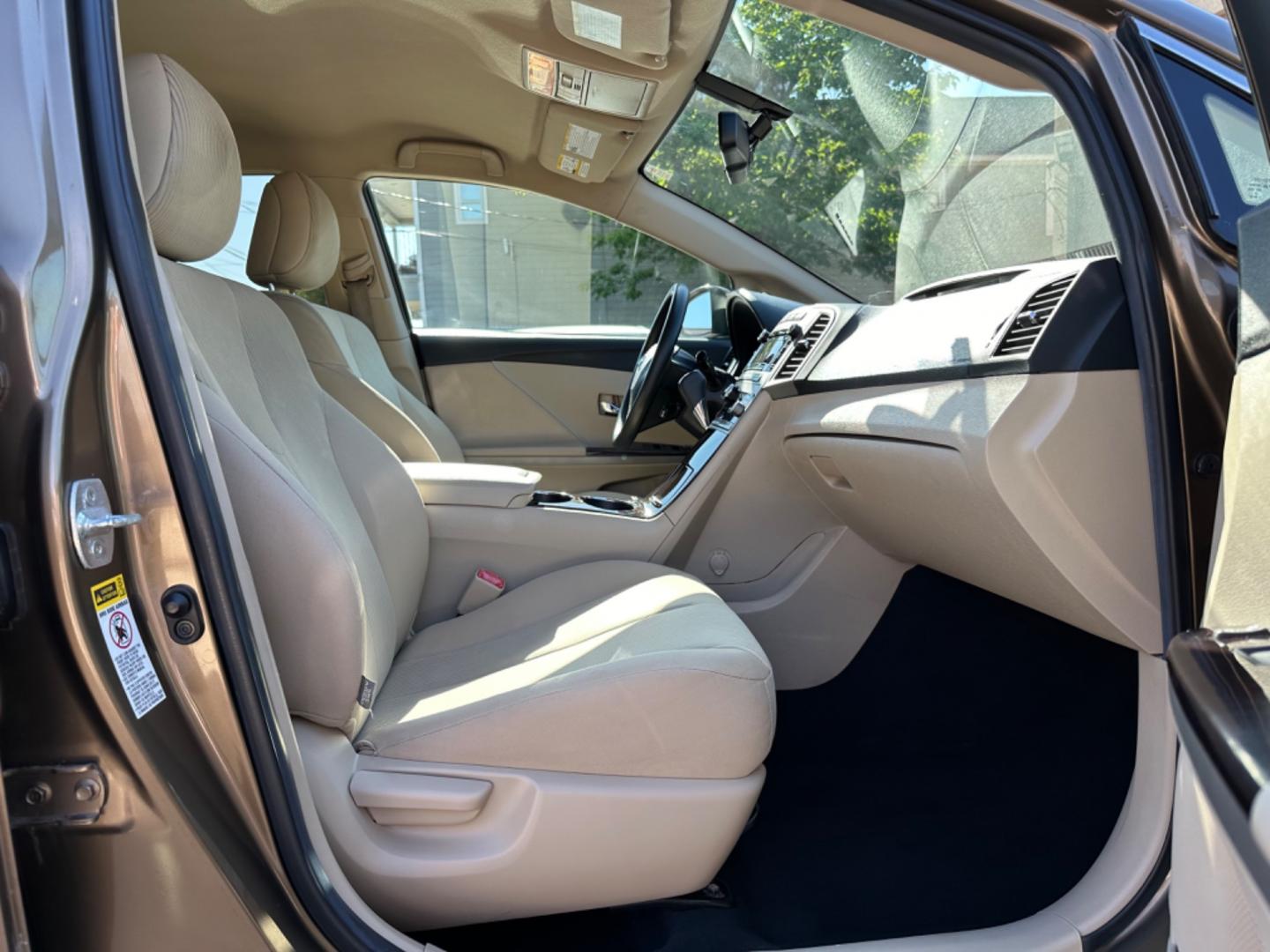 2011 Brown /Tan Toyota Venza Base (4T3ZA3BBXBU) with an 2.7L engine, Automatic transmission, located at 1501 West 15th St., Houston, 77008, (713) 869-2925, 29.797941, -95.411789 - Photo#5